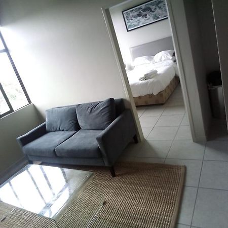 Rosebank Accommodation โจฮันเนสเบิร์ก ภายนอก รูปภาพ