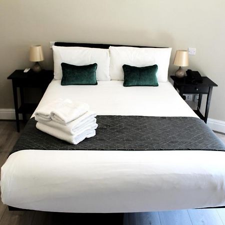 Rosebank Accommodation โจฮันเนสเบิร์ก ภายนอก รูปภาพ