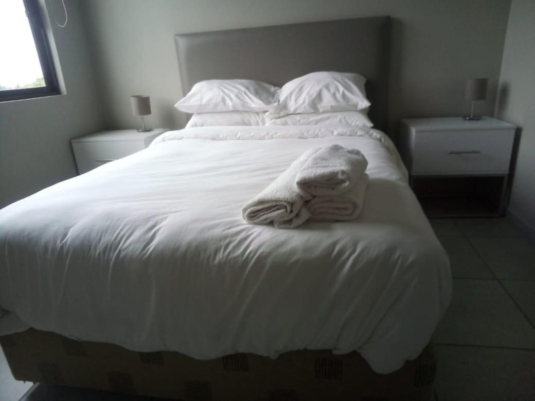 Rosebank Accommodation โจฮันเนสเบิร์ก ภายนอก รูปภาพ