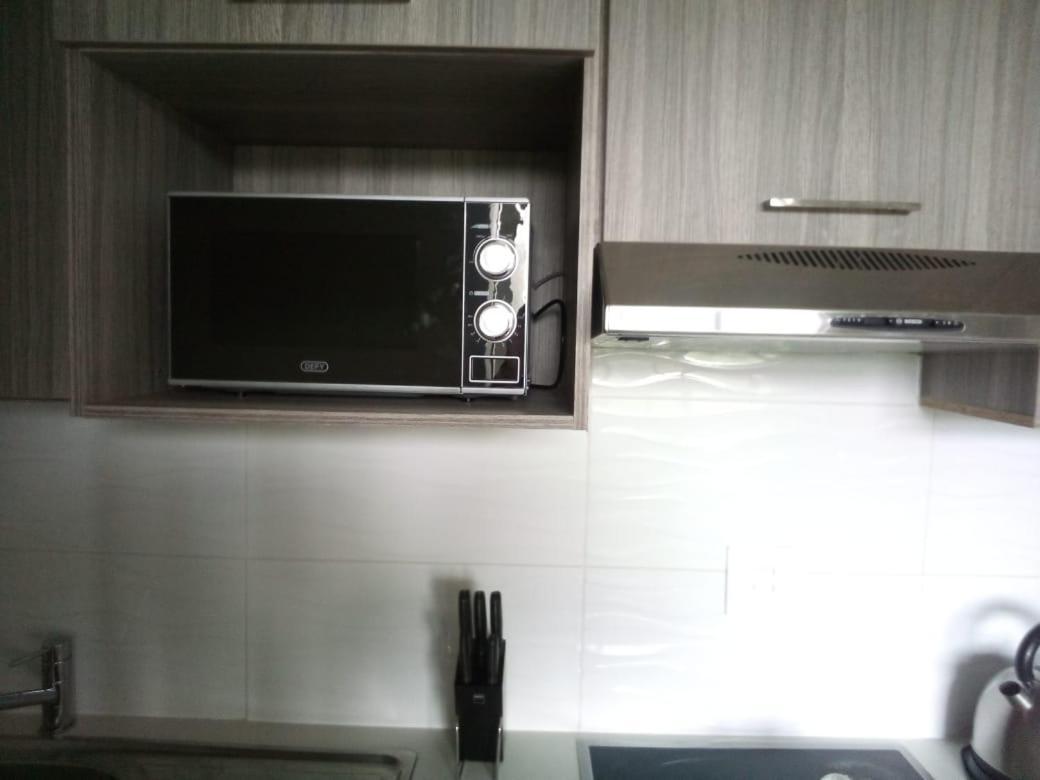 Rosebank Accommodation โจฮันเนสเบิร์ก ภายนอก รูปภาพ
