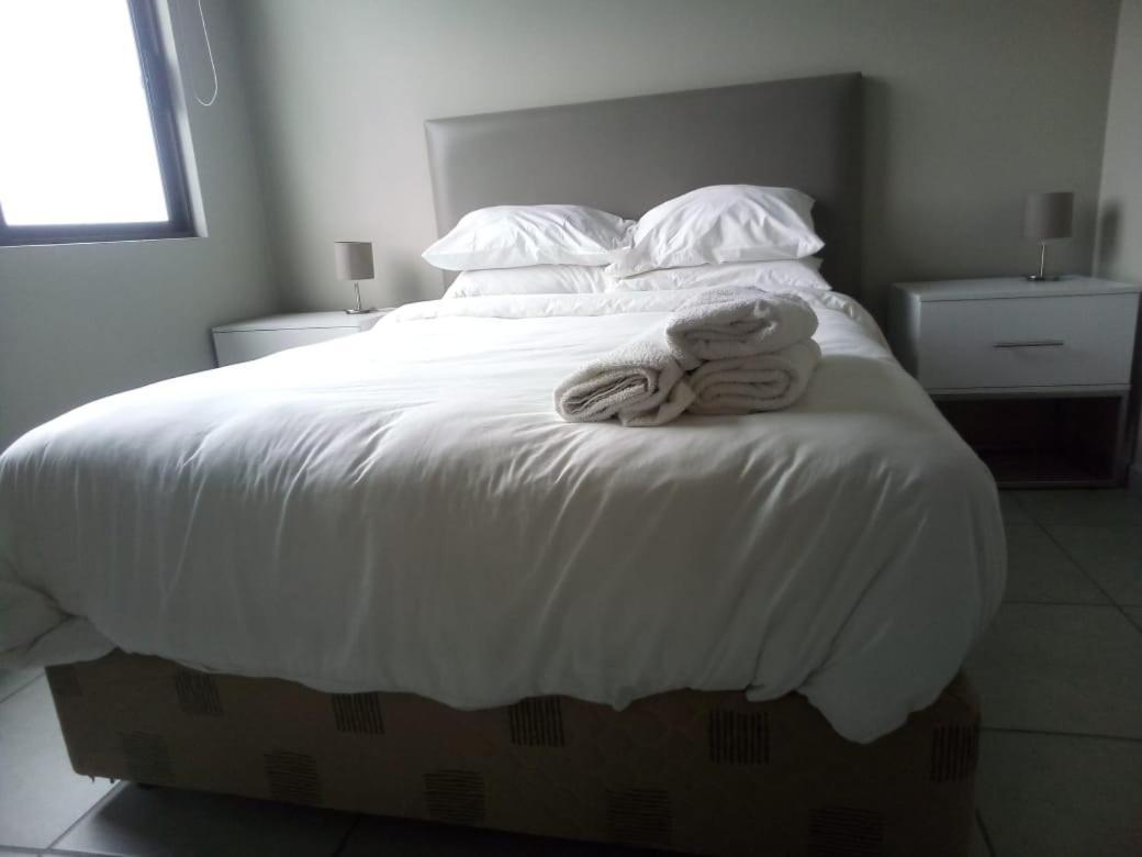 Rosebank Accommodation โจฮันเนสเบิร์ก ภายนอก รูปภาพ
