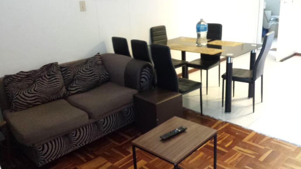 Rosebank Accommodation โจฮันเนสเบิร์ก ภายนอก รูปภาพ