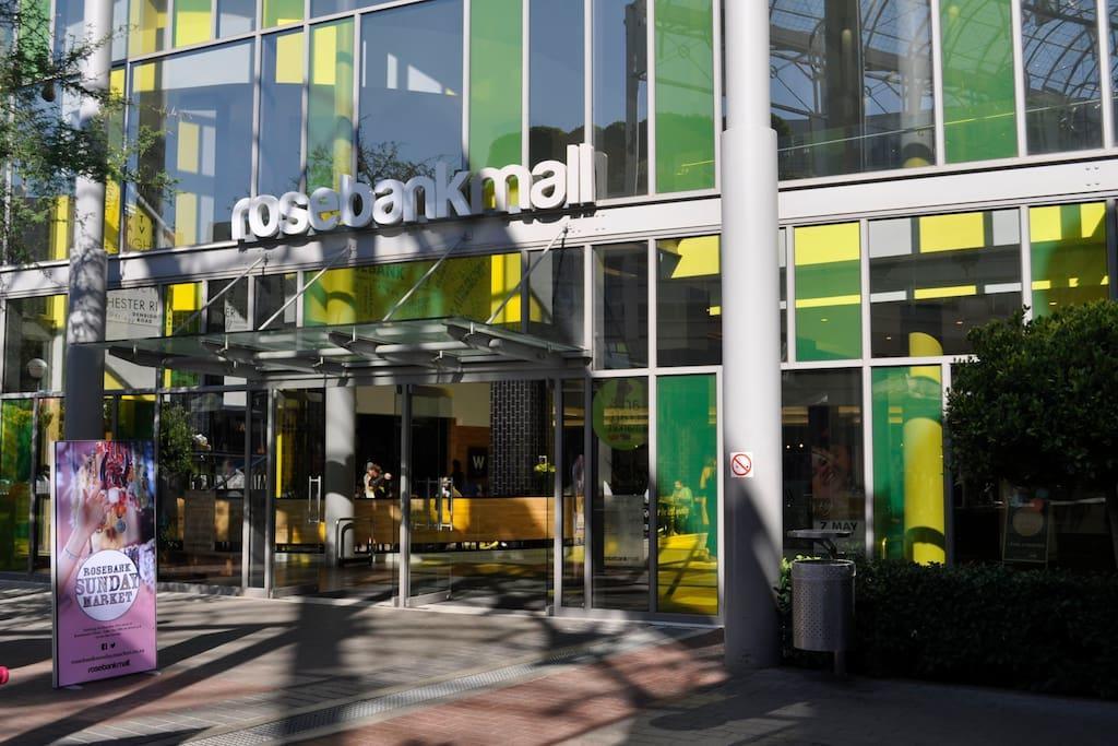Rosebank Accommodation โจฮันเนสเบิร์ก ภายนอก รูปภาพ