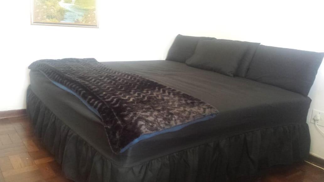 Rosebank Accommodation โจฮันเนสเบิร์ก ภายนอก รูปภาพ