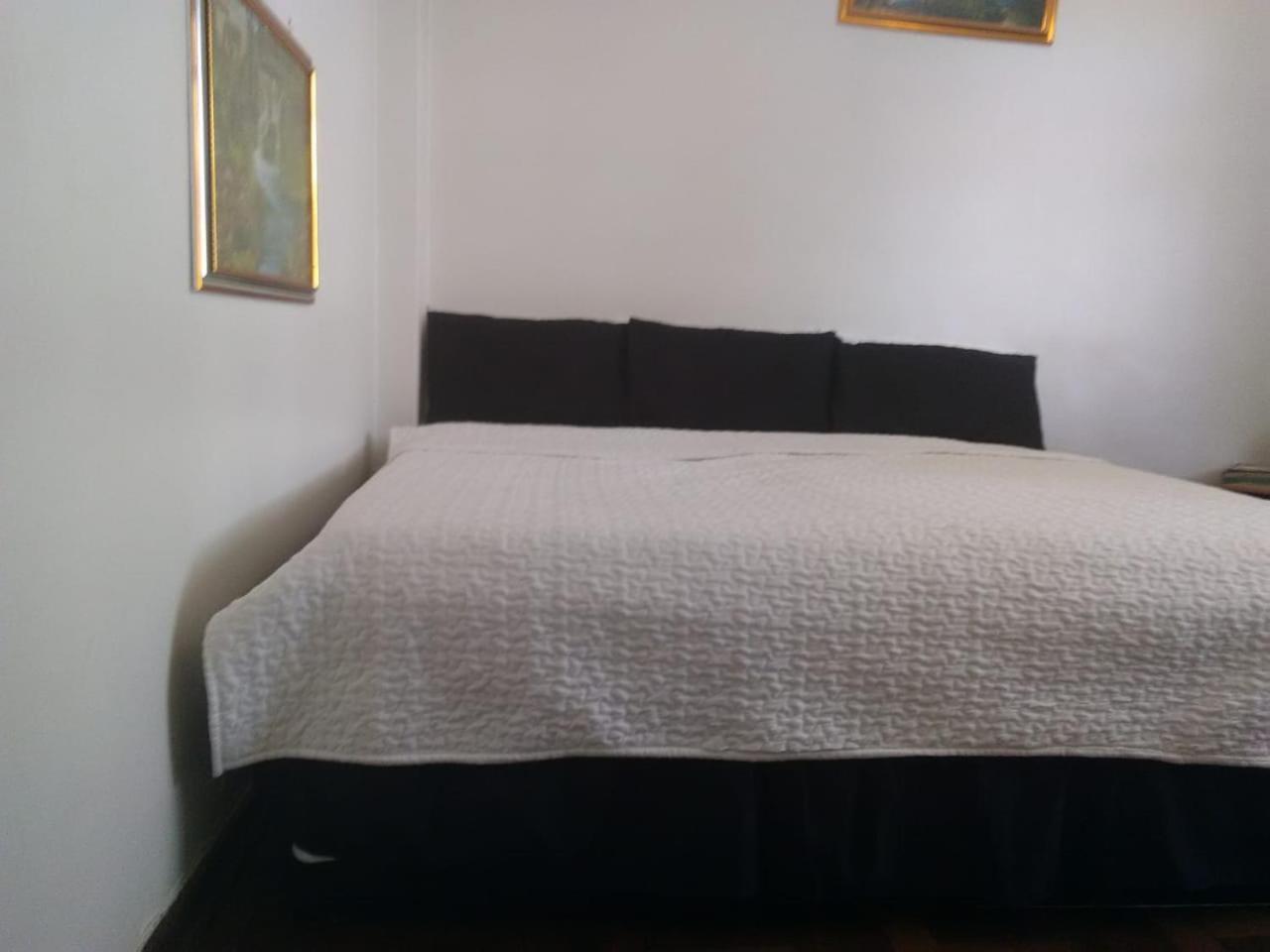 Rosebank Accommodation โจฮันเนสเบิร์ก ภายนอก รูปภาพ